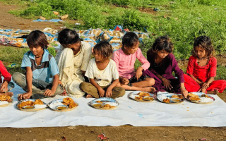 भोजन वितरण 1